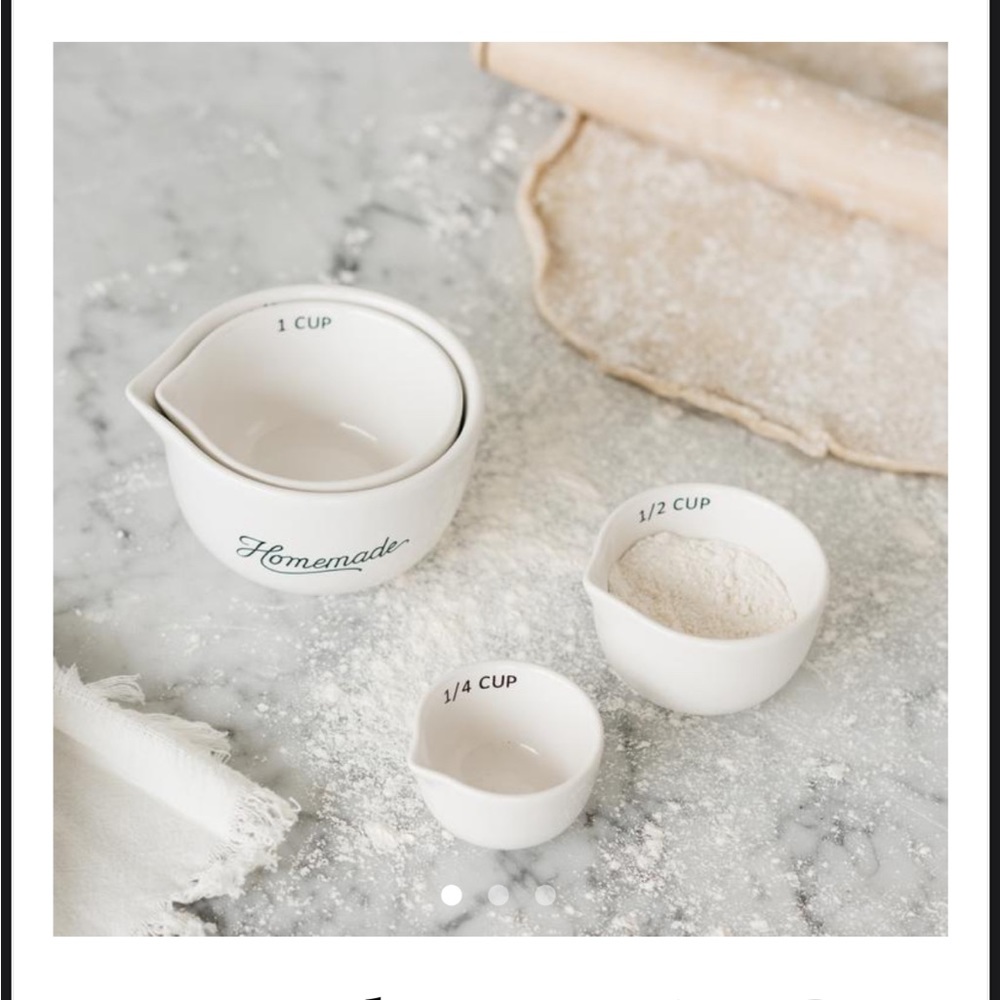 Magnolia measuring cups